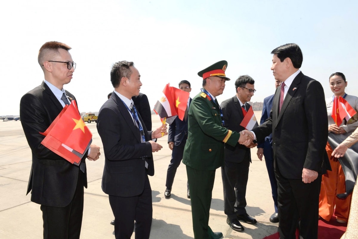 chủ tịch nước lương cường đến cairo, bắt đầu chuyến thăm chính thức cộng hòa ai cập hình ảnh 4 chu tich nuoc luong cuong den cairo, bat dau chuyen tham chinh thuc cong hoa ai cap hinh anh 4