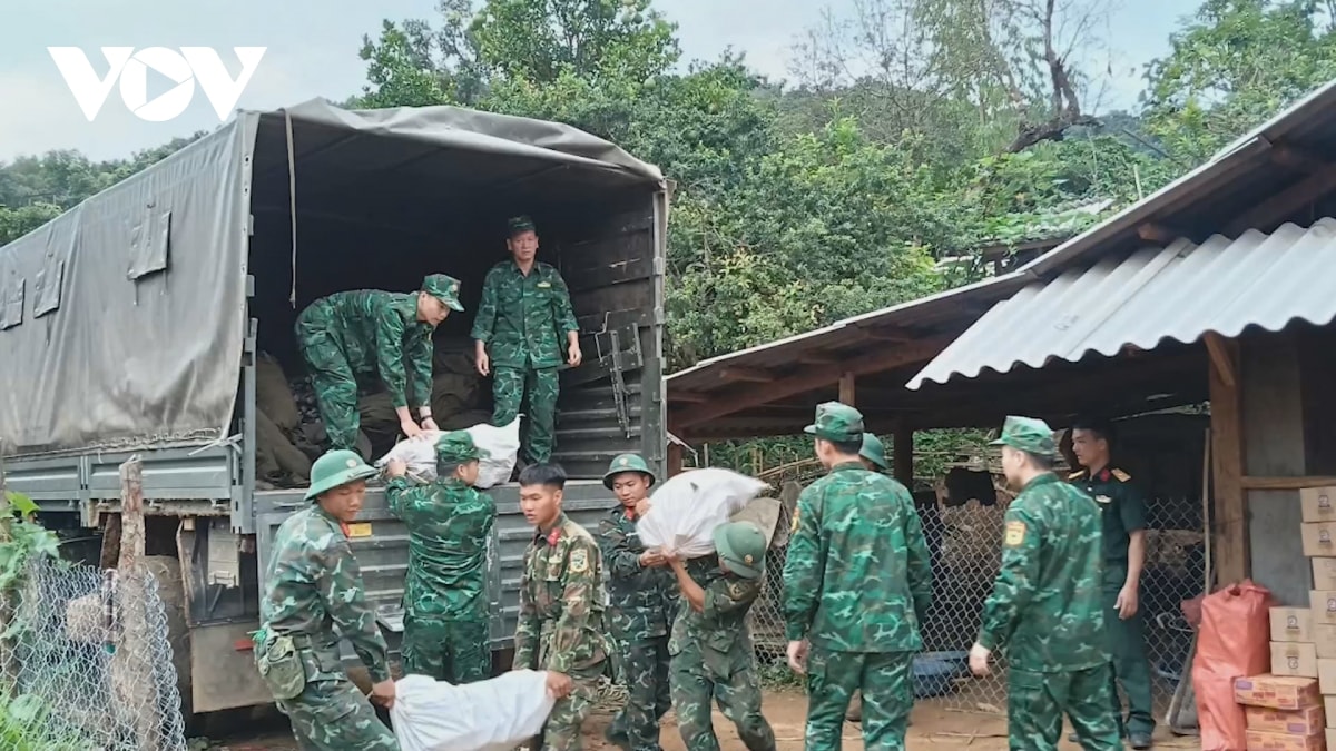 bộ đội Điện biên dựng nhà bạt ở tạm cho người dân vùng lũ háng pu xi hình ảnh 2 bo doi Dien bien dung nha bat o tam cho nguoi dan vung lu hang pu xi hinh anh 2