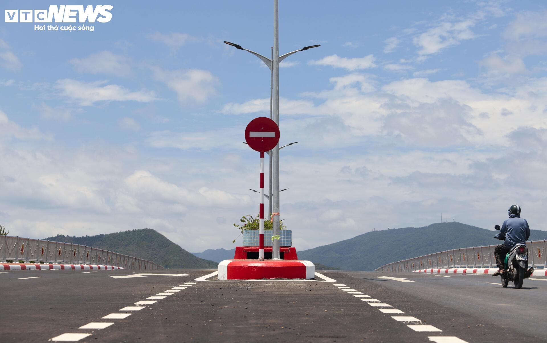 Tuyến đường siêu đẹp ven đầm Thị Nại hơn 519 tỷ đồng bứt tốc về đích - 5