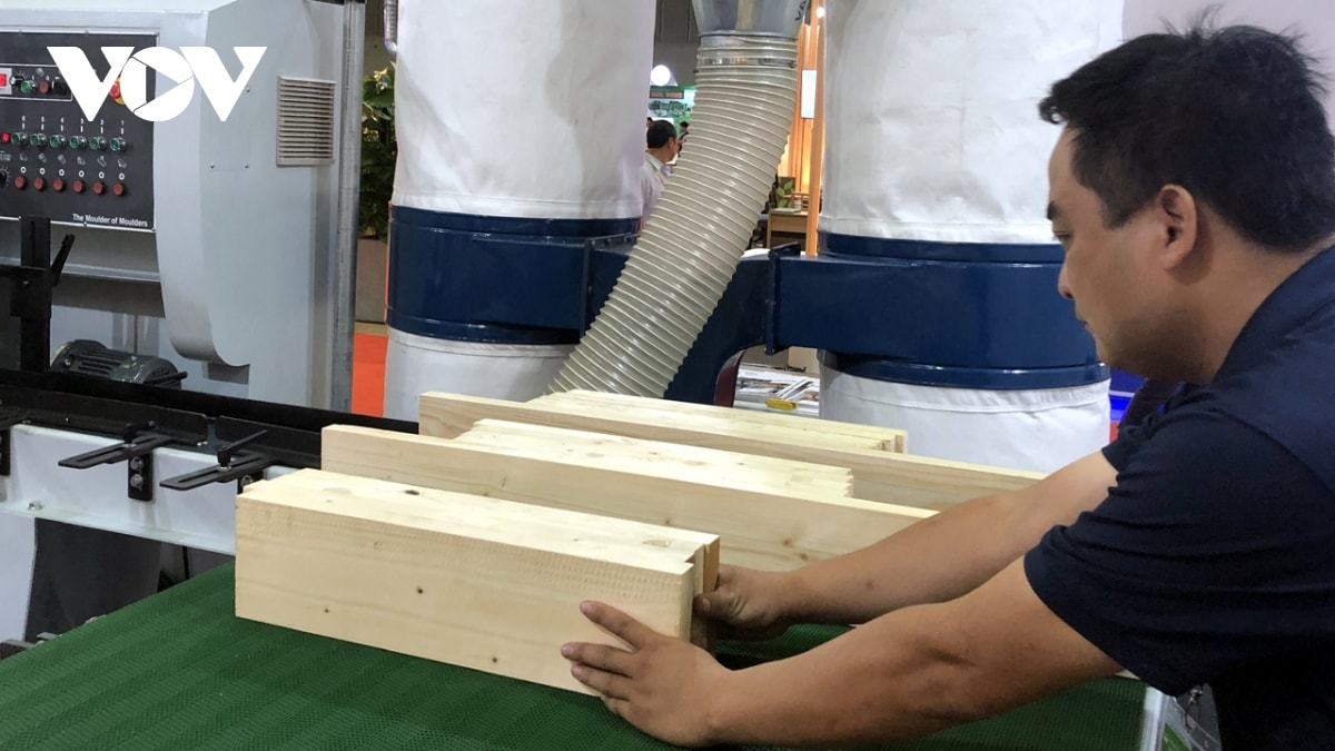 doanh nghiệp việt cần thay đổi mô hình xuất khẩu khi mỹ áp thuế đối ứng 20 hình ảnh 2 doanh nghiep viet can thay doi mo hinh xuat khau khi my ap thue doi ung 20 hinh anh 2