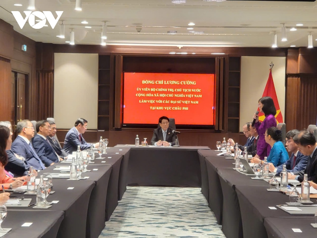 chủ tịch nước lương cường làm việc với các Đại sứ việt nam tại khu vực châu phi hình ảnh 2 chu tich nuoc luong cuong lam viec voi cac Dai su viet nam tai khu vuc chau phi hinh anh 2