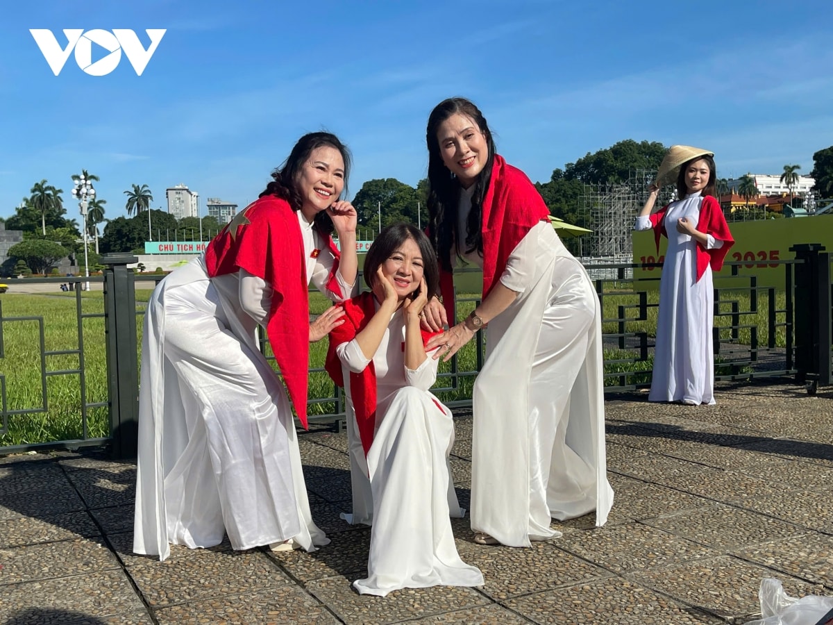 hoi ha duoi nang 40 do c chuan bi cong doan cuoi cho san khau lon phuc vu Dai le a80 hinh anh 12