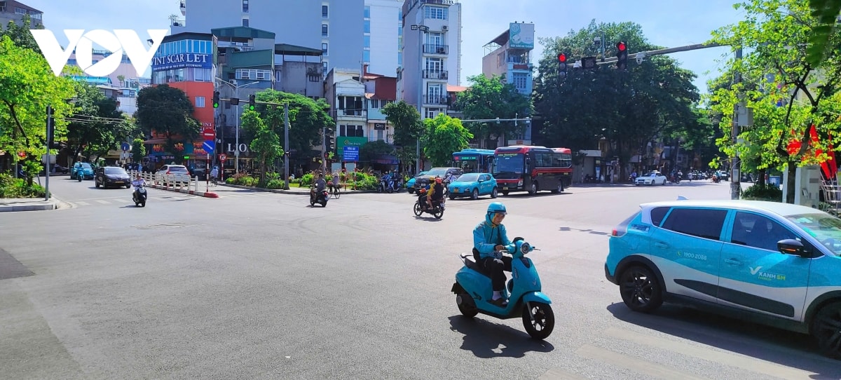 hoi ha duoi nang 40 do c chuan bi cong doan cuoi cho san khau lon phuc vu Dai le a80 hinh anh 17