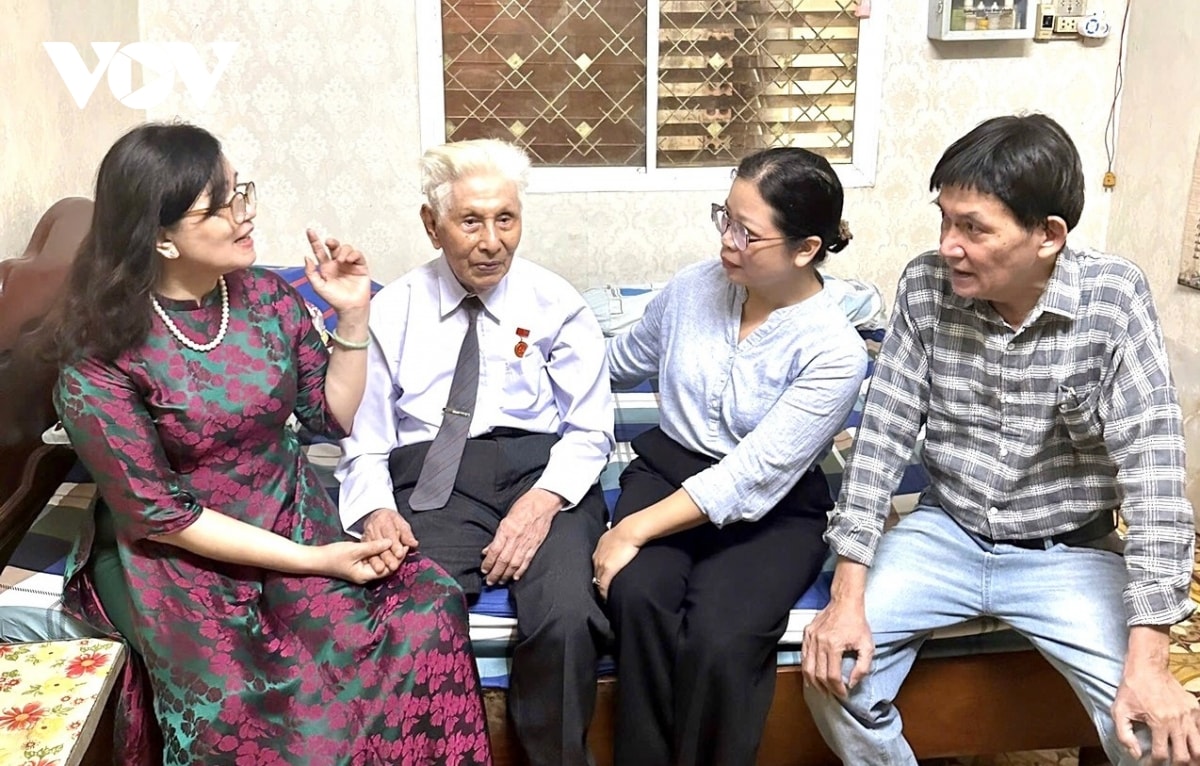 khí thế ngút trời của một cuộc cách mạng mùa thu 1945 ở huế hình ảnh 1 khi the ngut troi cua mot cuoc cach mang mua thu 1945 o hue hinh anh 1