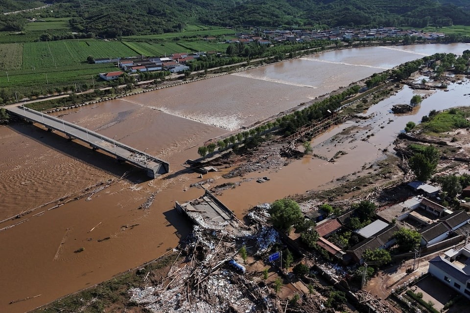 Lũ lụt tại một số tỉnh thành Trung Quốc cuối tháng 7. (Ảnh: Reuters)