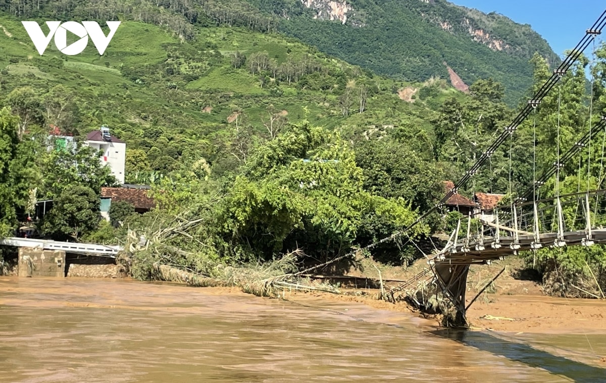 son la khan truong khac phuc hau qua mua lu tren cac tuyen duong giao thong hinh anh 5