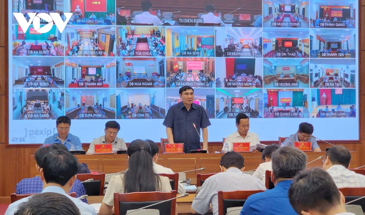 họp khẩn trong đêm sau lũ, Điện biên quyết xóa nhà tạm trước 31 8 hình ảnh 1 hop khan trong dem sau lu, Dien bien quyet xoa nha tam truoc 31 8 hinh anh 1