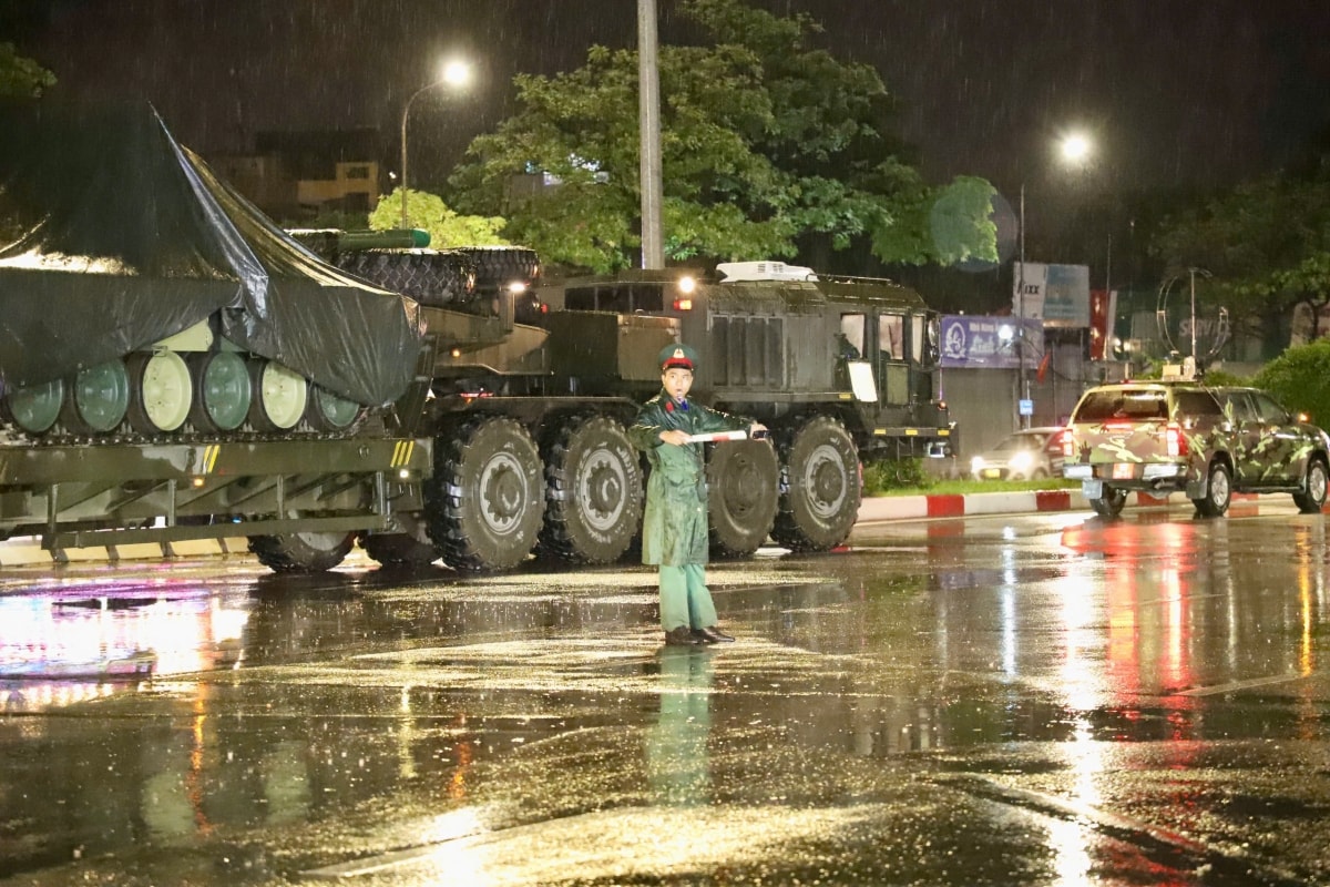 dàn khí tài diễu binh a80 huấn luyện xuyên đêm về quảng trường ba Đình hình ảnh 4 dan khi tai dieu binh a80 huan luyen xuyen dem ve quang truong ba Dinh hinh anh 4