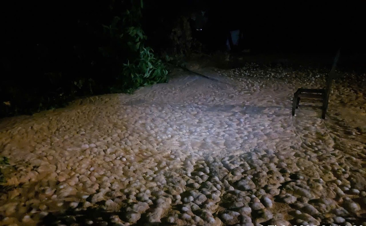 dung dịch bùn nhão, bọt khí phun trào ở núi trúc, hà nội hình ảnh 3 dung dich bun nhao, bot khi phun trao o nui truc, ha noi hinh anh 3