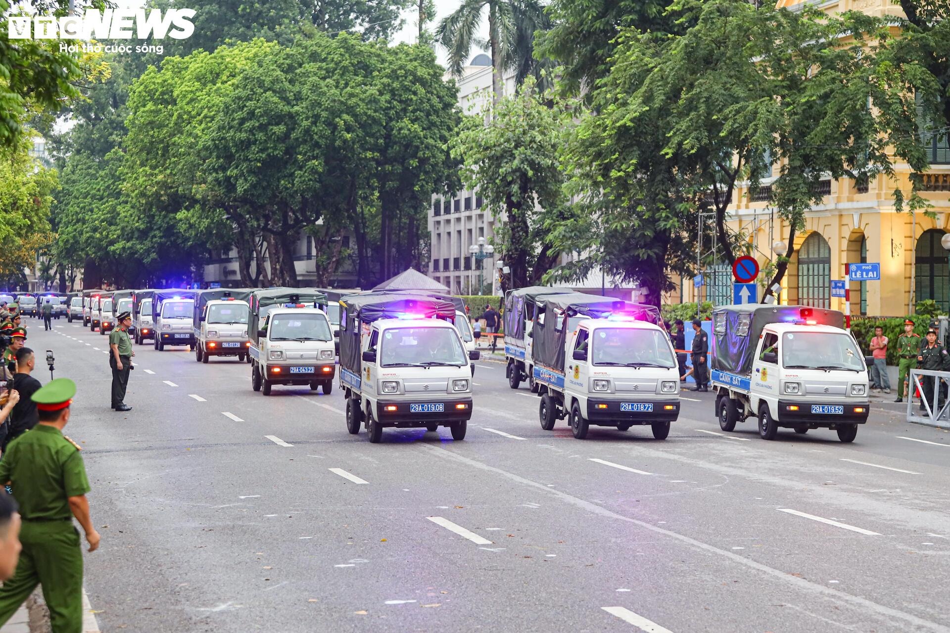 Kịch tính màn biểu diễn võ thuật quật ngã tội phạm của nữ CSGT Hà Nội - 23
