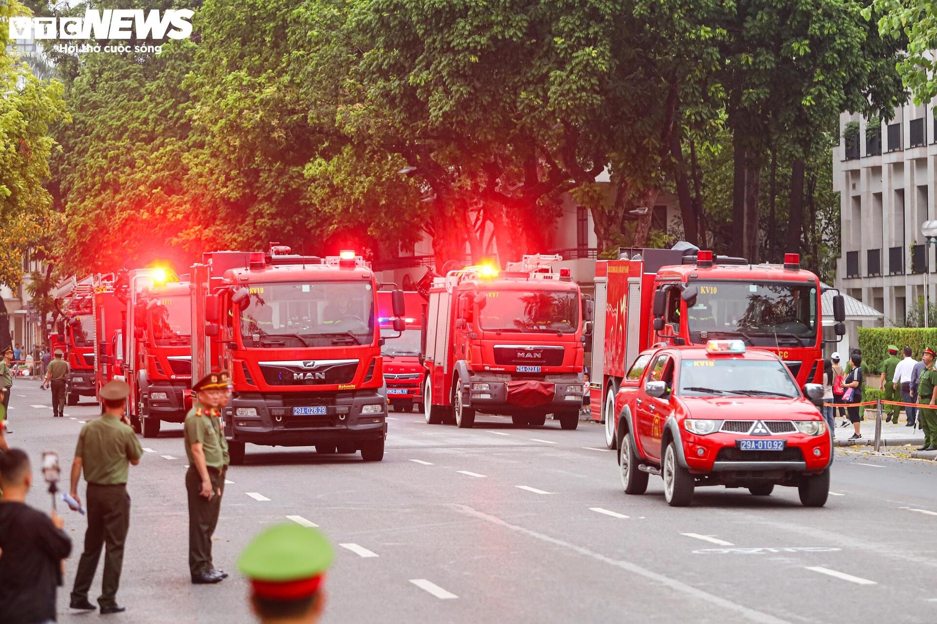 Kịch tính màn biểu diễn võ thuật quật ngã tội phạm của nữ CSGT Hà Nội - 25