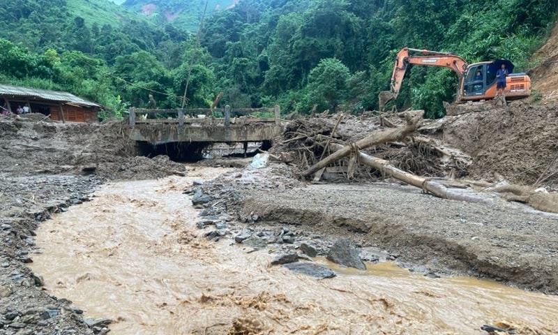 Nhiều căn nhà ở bản Háng Pú Xi (xã Xa Dung, tỉnh Điện Biên) bị vùi lấp, cuốn trôi. (Ảnh: VGP)