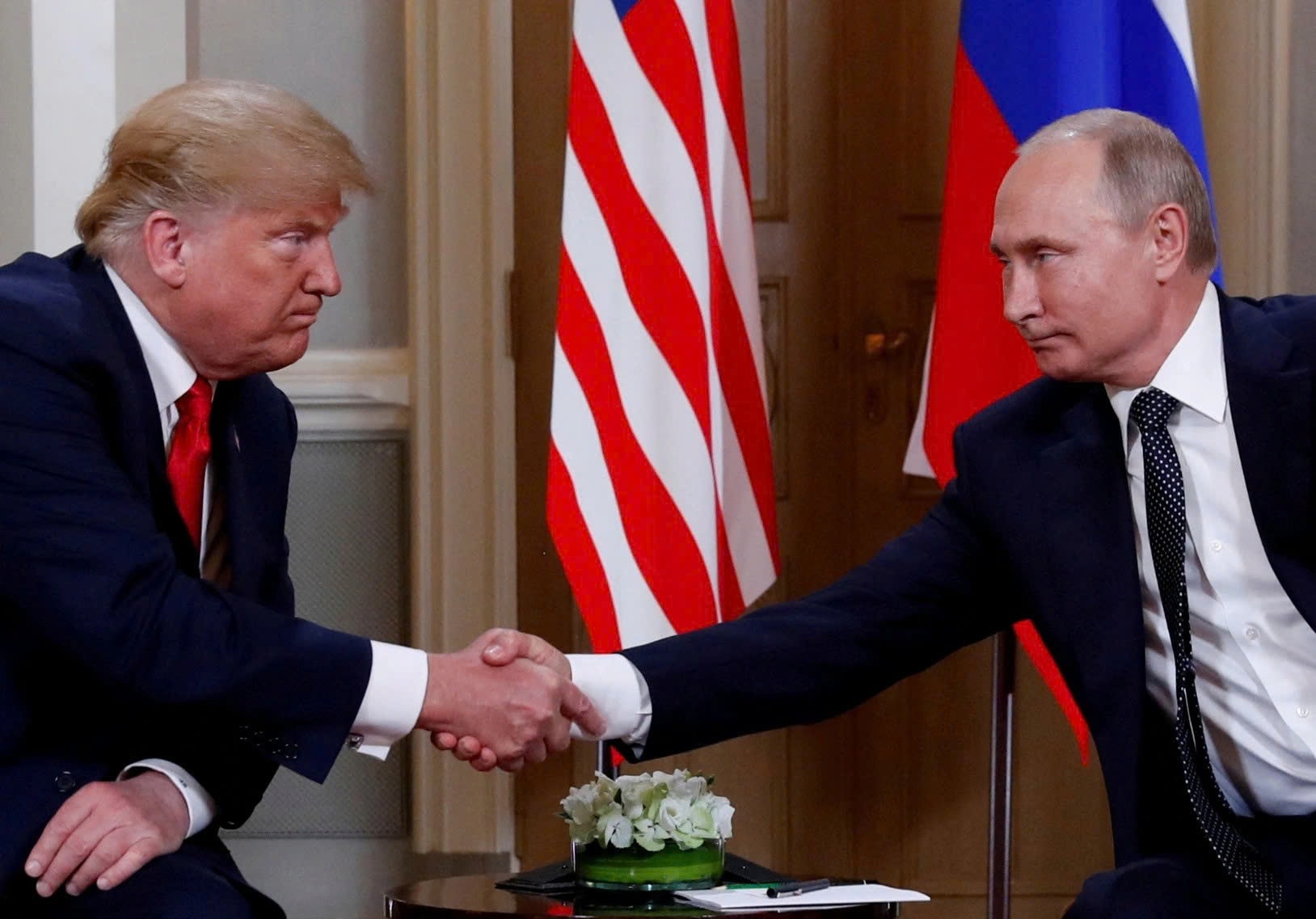 Tổng thống Mỹ Donald Trump (trái) và Tổng thống Nga Vladimir Putin (phải). (Ảnh: Reuters)