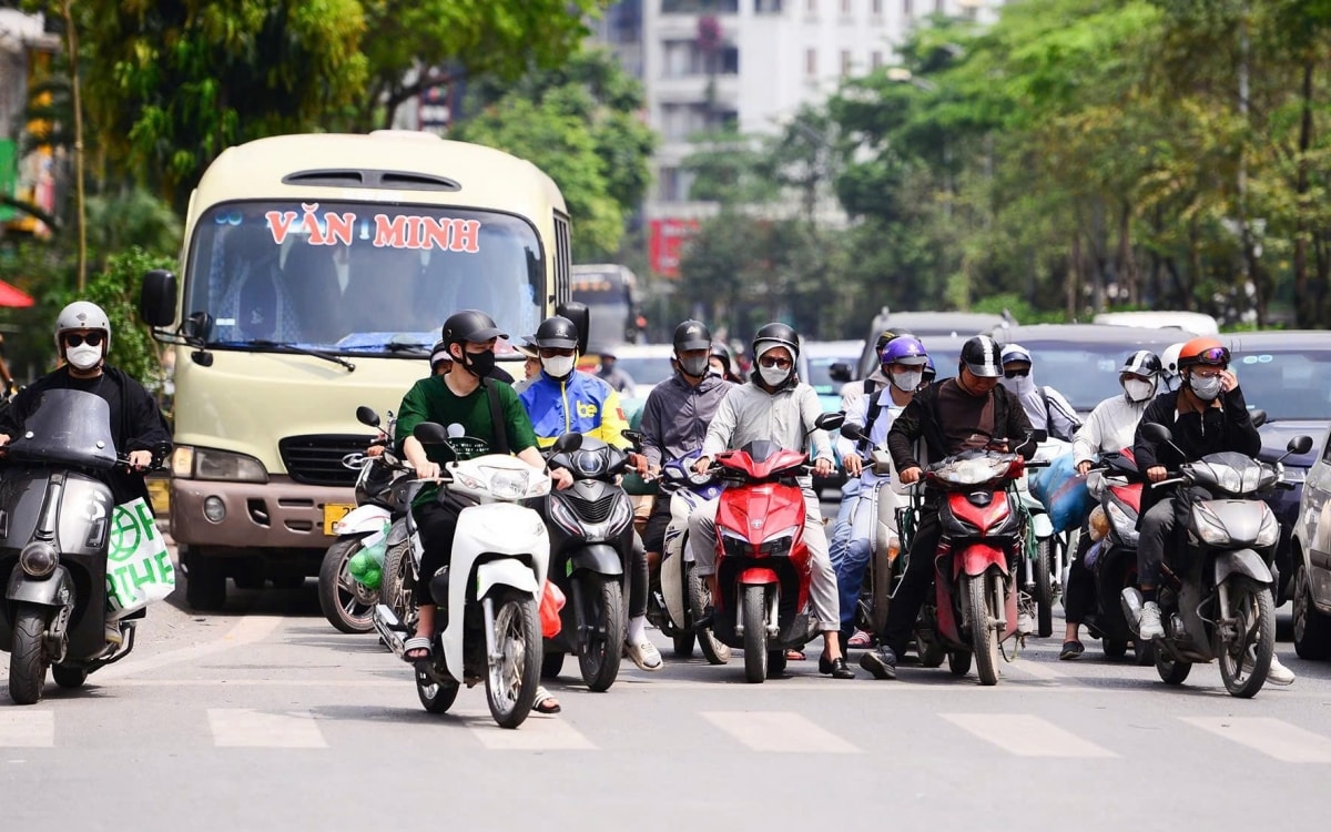 thoi tiet ngay mai 8 8 bac bo ngay nang nong, chieu toi co mua rao va dong hinh anh 1