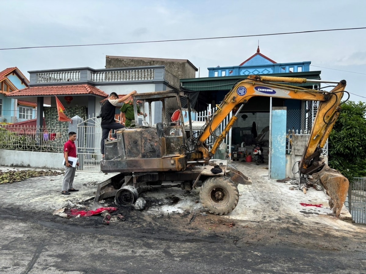 khởi tố đối tượng phóng hoả đốt máy xúc do mâu thuẫn cá nhân ở hải phòng hình ảnh 1 khoi to doi tuong phong hoa dot may xuc do mau thuan ca nhan o hai phong hinh anh 1