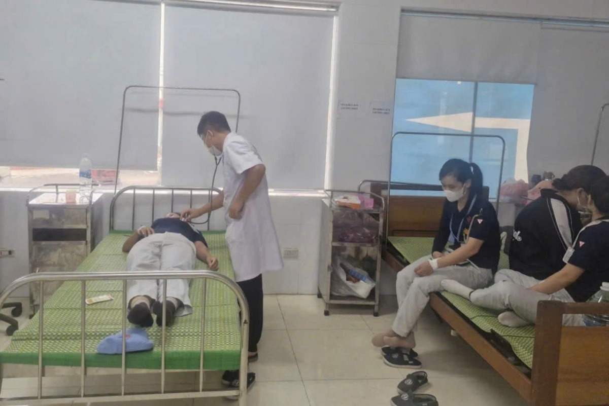 27 cong nhan o hung yen nhap vien nghi ngo doc thuc pham sau bua com trua hinh anh 1