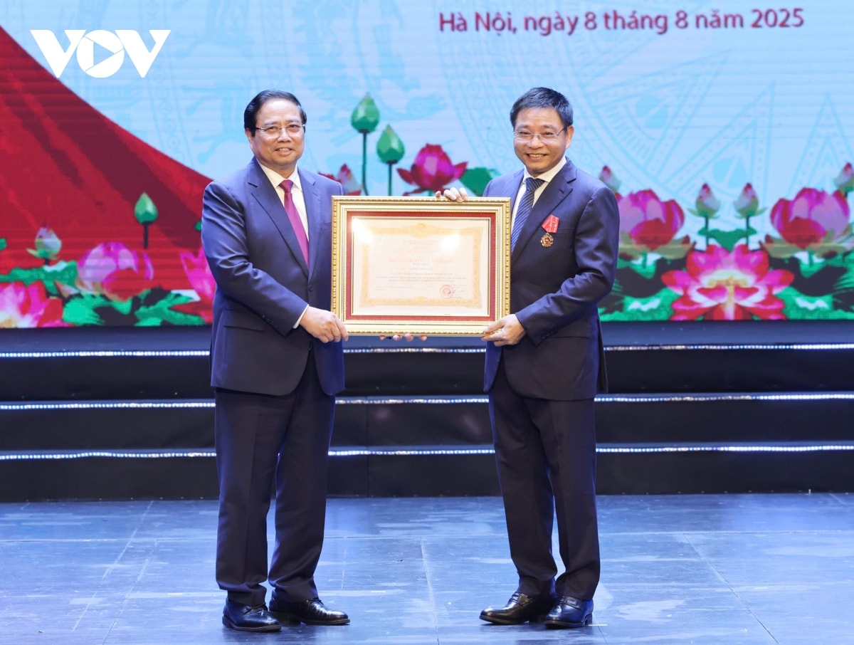 tong bi thu tao dot pha the che, chien luoc tai chinh va doi moi mo hinh tang truong hinh anh 3