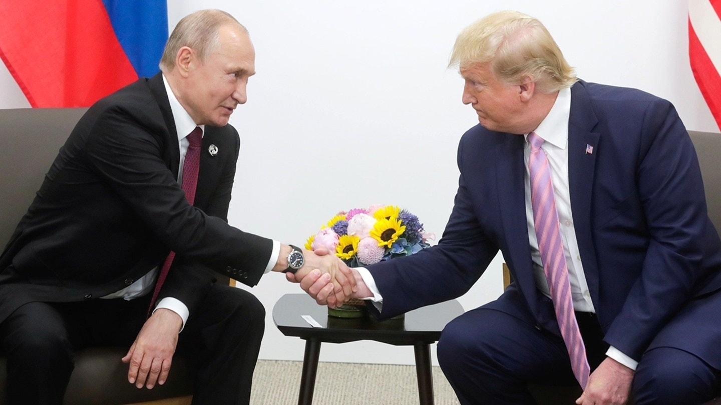 Tổng thống Nga Putin và Tổng thống Mỹ Trump năm 2019 tại Nhật Bản. (Ảnh: Kremlin Press Office)