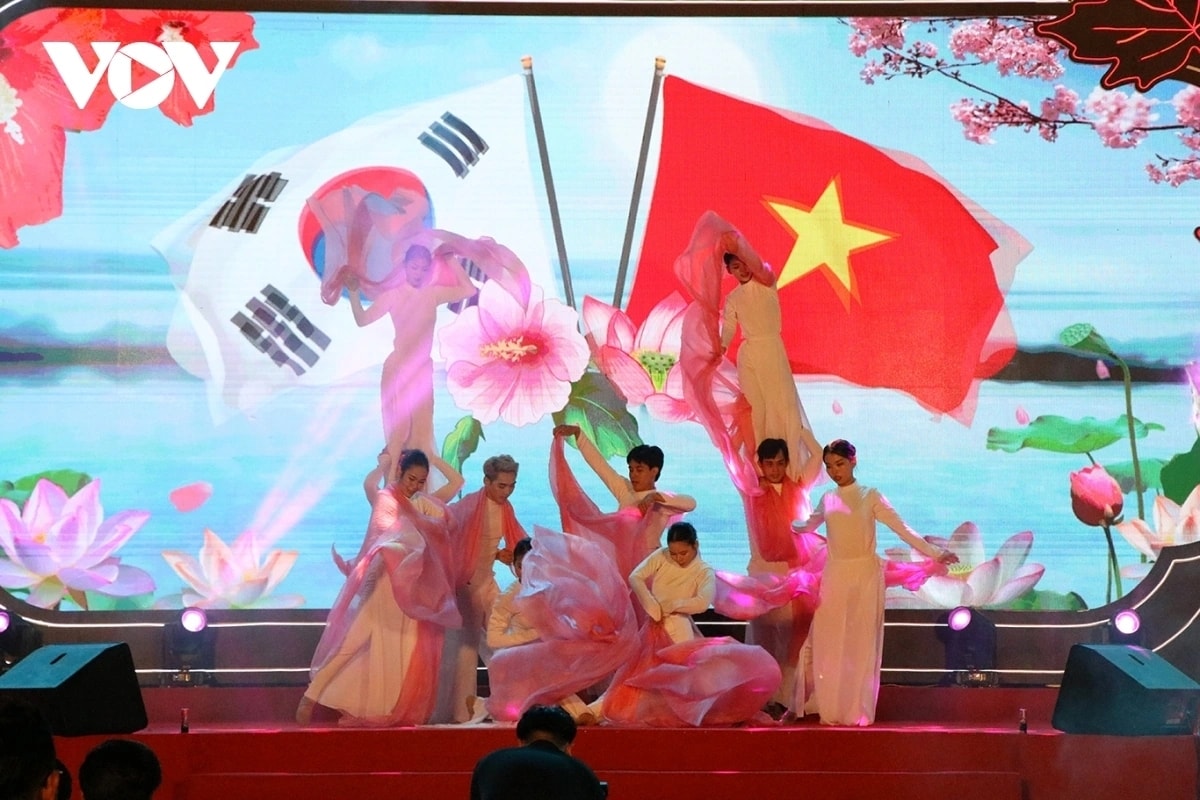 chuyến thăm hàn quốc của tổng bí thư tô lâm chương mới cho mối quan hệ việt-hàn hình ảnh 1 chuyen tham han quoc cua tong bi thu to lam chuong moi cho moi quan he viet-han hinh anh 1