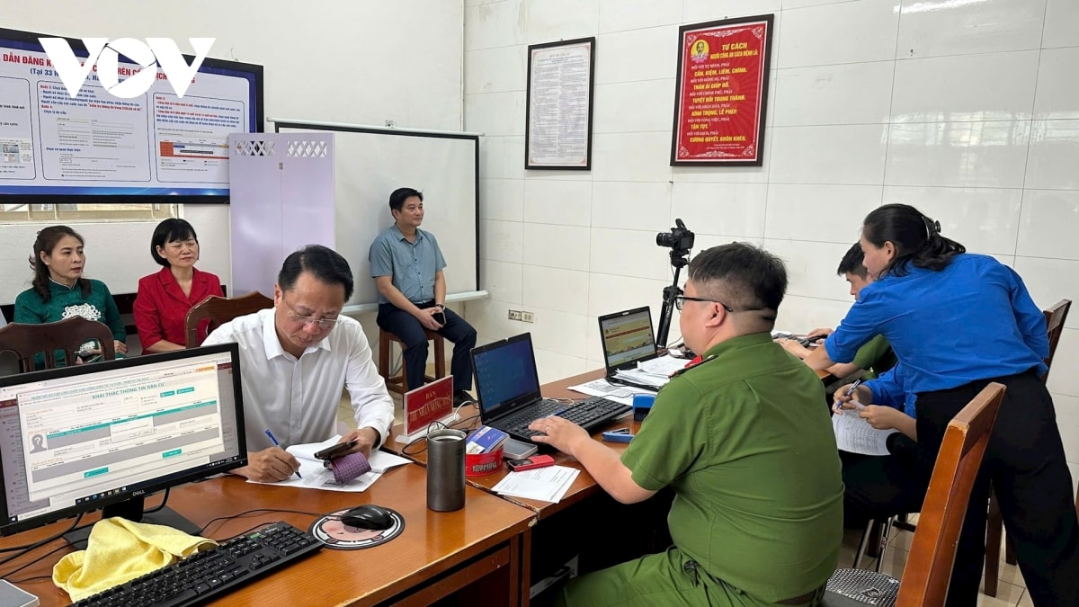 công an hà nội tăng tốc đổi thẻ Đảng viên, hoàn thành trước 15 8 hình ảnh 2 cong an ha noi tang toc doi the Dang vien, hoan thanh truoc 15 8 hinh anh 2