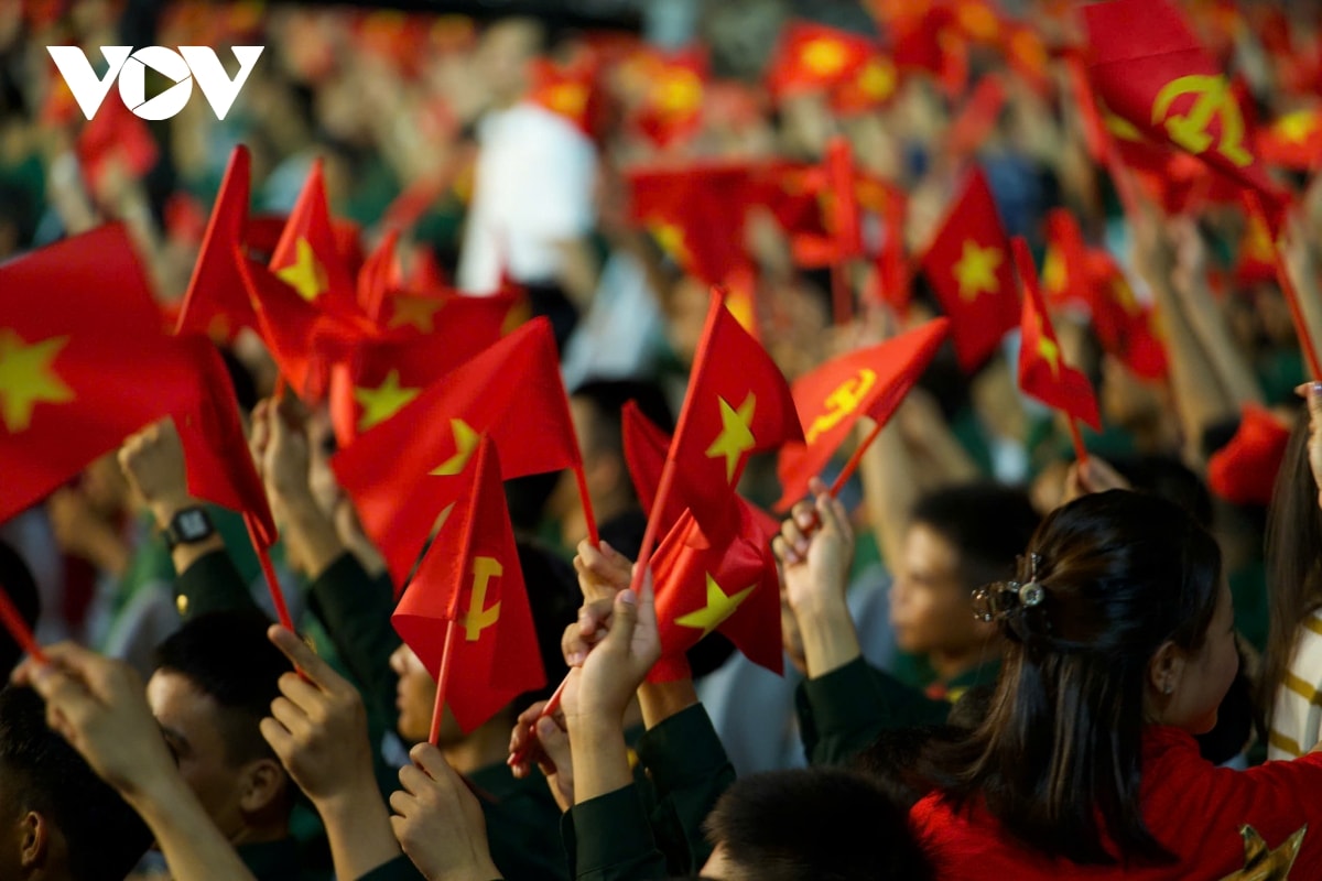 lanh dao Dang, nha nuoc du chuong trinh chinh luan nghe thuat duoi co vinh quang hinh anh 4