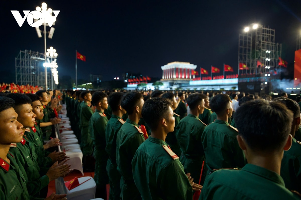 lanh dao Dang, nha nuoc du chuong trinh chinh luan nghe thuat duoi co vinh quang hinh anh 6