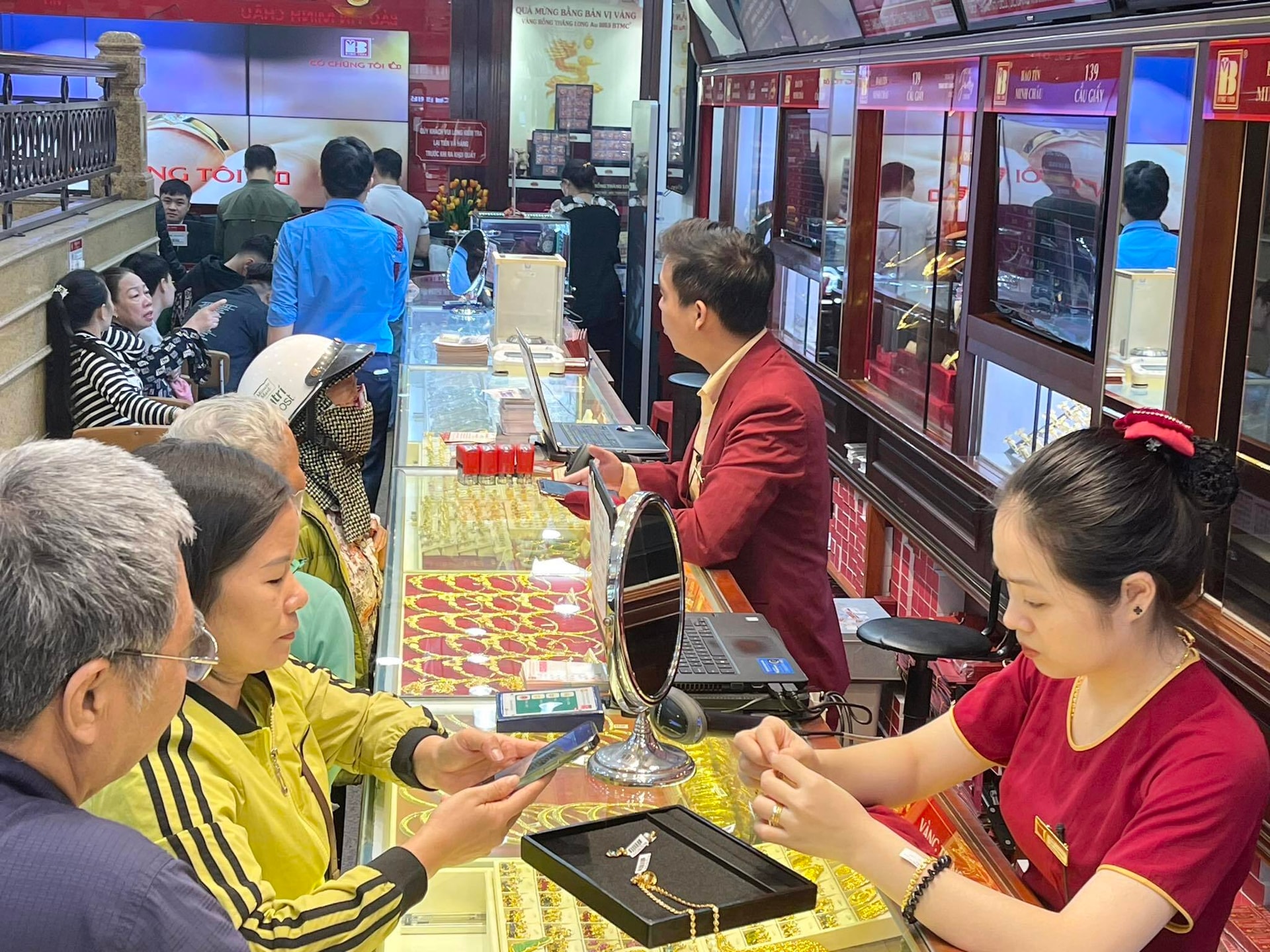 Giá vàng hôm nay tiếp tục đi lên. (Ảnh: Minh Đức).