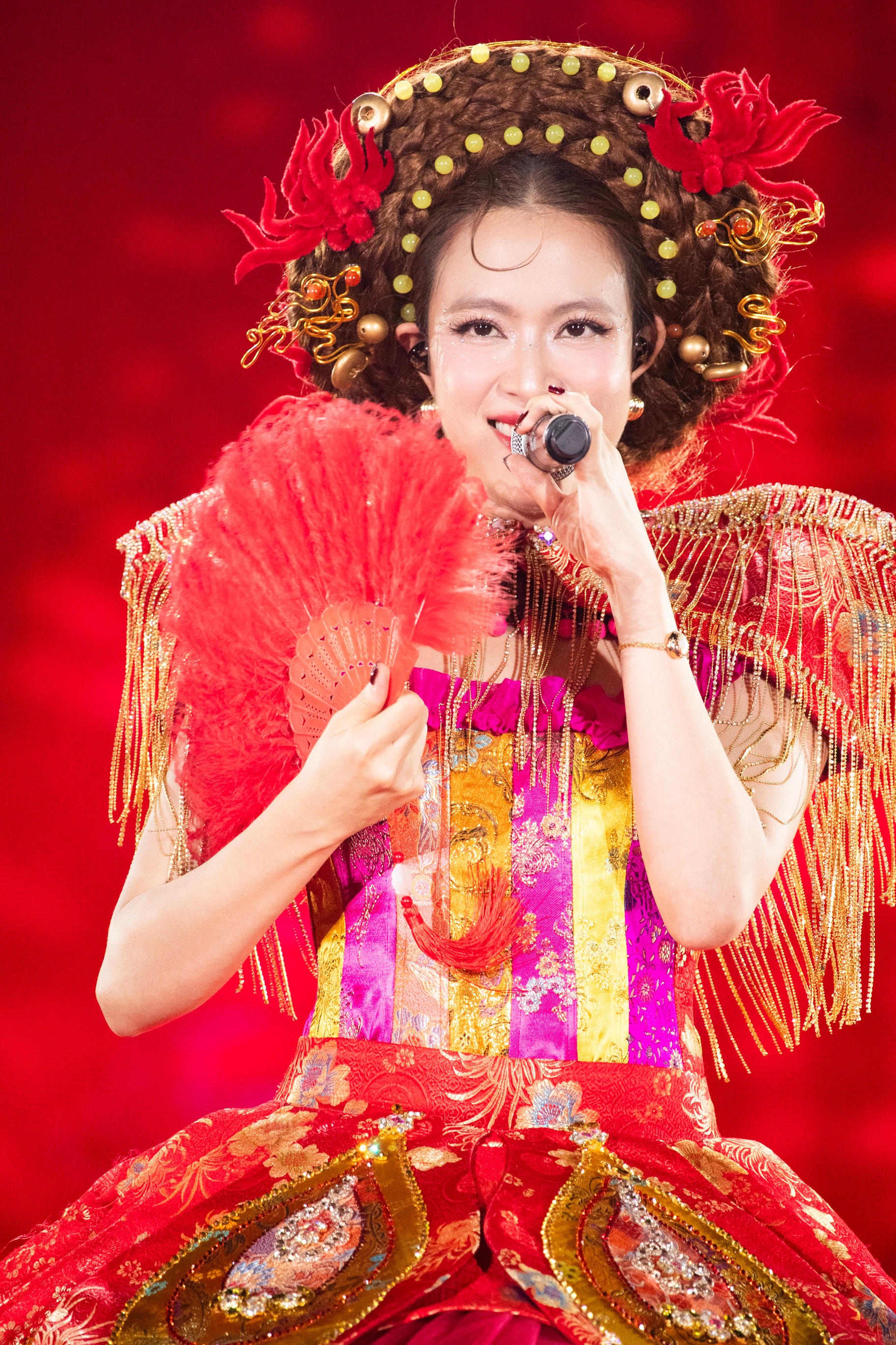 Hoàng Thùy Linh thu hút mọi ánh nhìn khi lần lượt trình diễn 