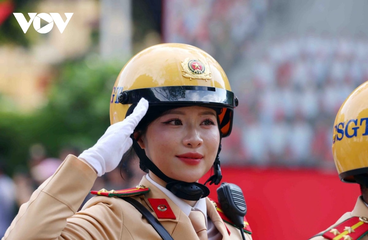 nguoi dan hao hung xem cac khoi cand dieu hanh trong ngay hoi vi thu do binh yen hinh anh 4