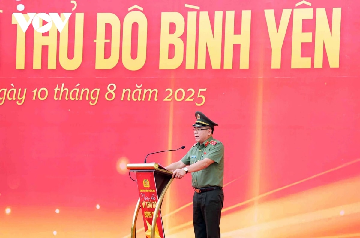 nguoi dan hao hung xem cac khoi cand dieu hanh trong ngay hoi vi thu do binh yen hinh anh 3