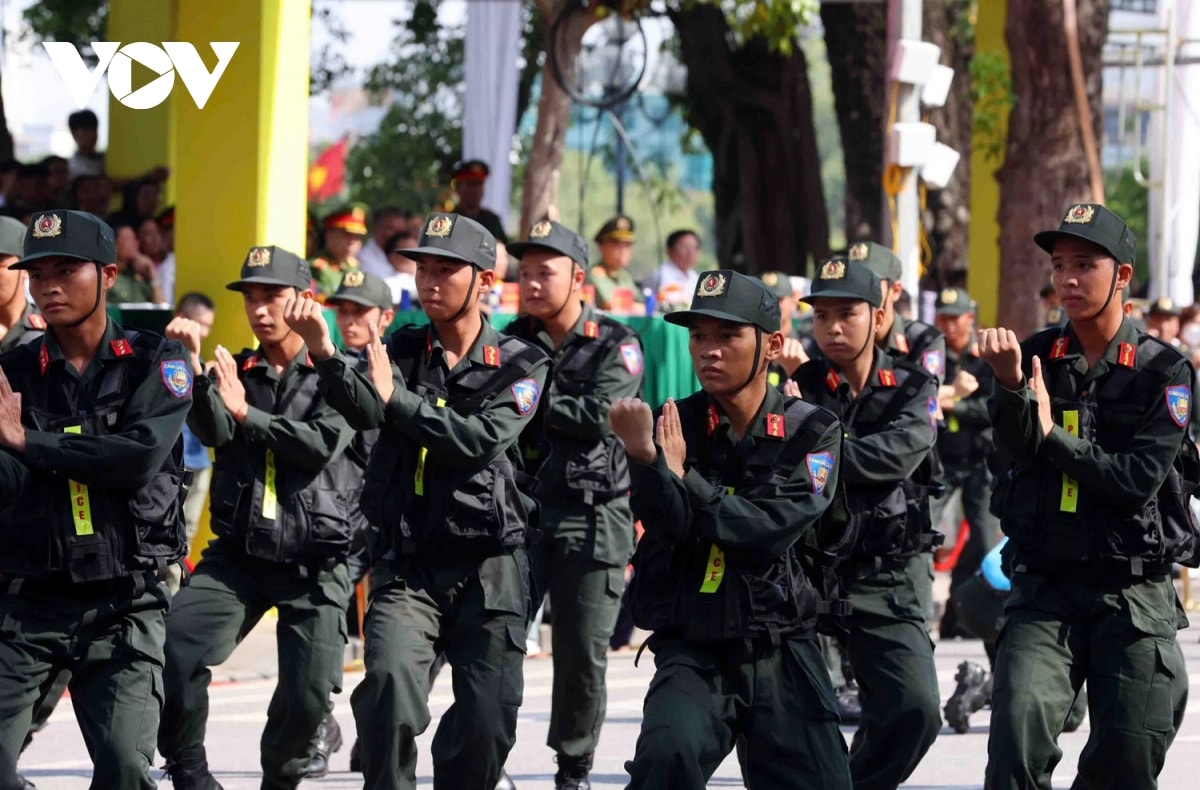 nguoi dan hao hung xem cac khoi cand dieu hanh trong ngay hoi vi thu do binh yen hinh anh 11