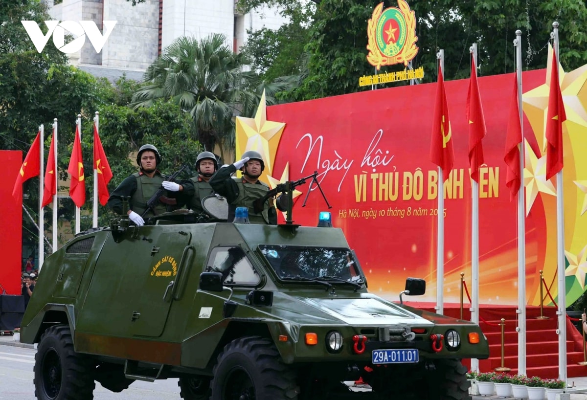 nguoi dan hao hung xem cac khoi cand dieu hanh trong ngay hoi vi thu do binh yen hinh anh 10