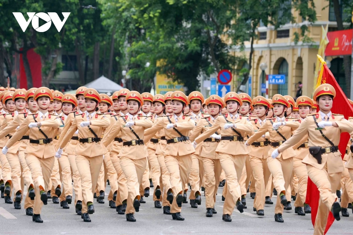 nguoi dan hao hung xem cac khoi cand dieu hanh trong ngay hoi vi thu do binh yen hinh anh 6