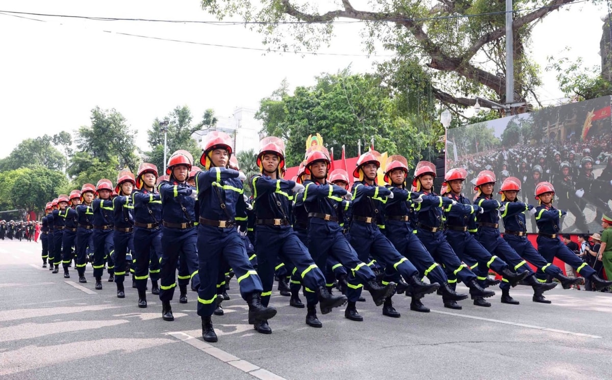 nguoi dan hao hung xem cac khoi cand dieu hanh trong ngay hoi vi thu do binh yen hinh anh 7