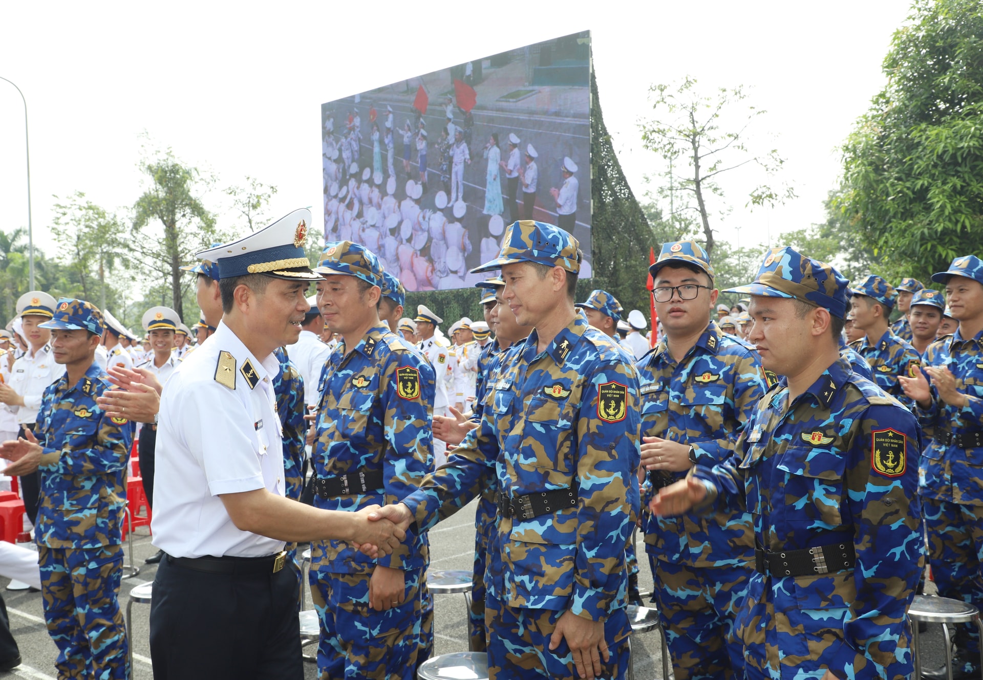 Thiếu tướng Nguyễn An Phong động viên các lực lượng tham gia diễu binh, diễu hành. Ảnh: Đức Tuấn