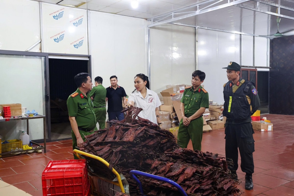 khởi tố đường dây biến hàng nghìn tấn thịt trâu Ấn Độ thành thịt trâu gác bếp hà giang hình ảnh 4 khoi to duong day bien hang nghin tan thit trau An Do thanh thit trau gac bep ha giang hinh anh 4