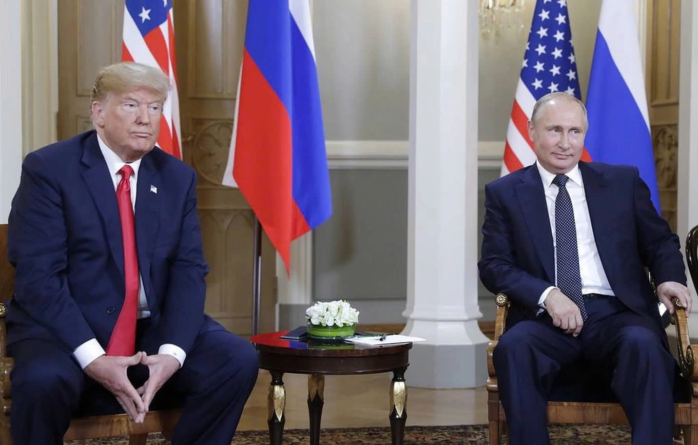 Tổng thống Mỹ Donald Trump và người đồng cấp Nga Vladimir Putin. (Ảnh: TASS)