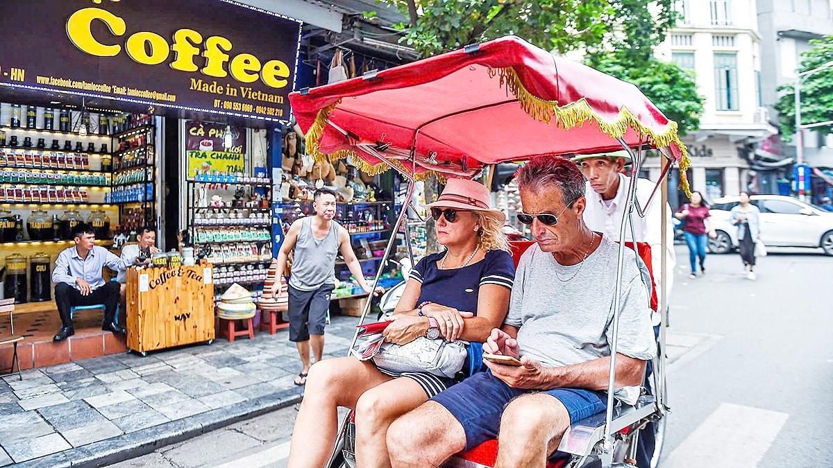 ha noi, do thi cua nhung nghich ly giua on ao va yen tinh hinh anh 2