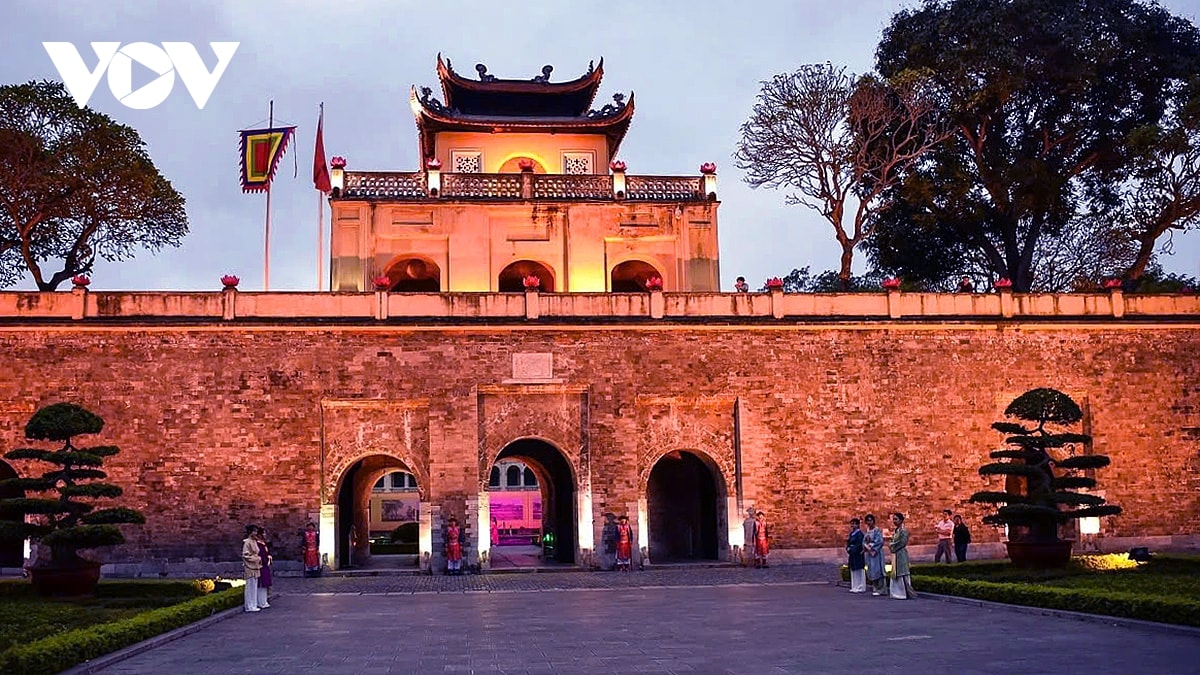 ha noi, do thi cua nhung nghich ly giua on ao va yen tinh hinh anh 5