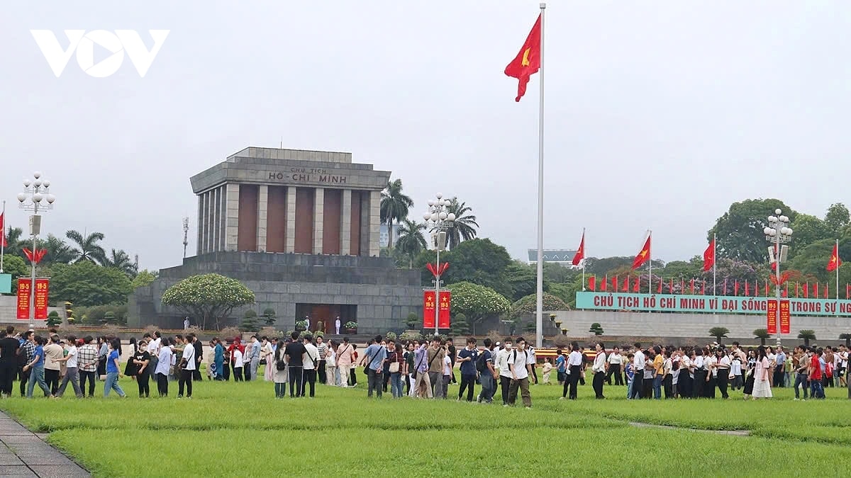 ha noi, do thi cua nhung nghich ly giua on ao va yen tinh hinh anh 1