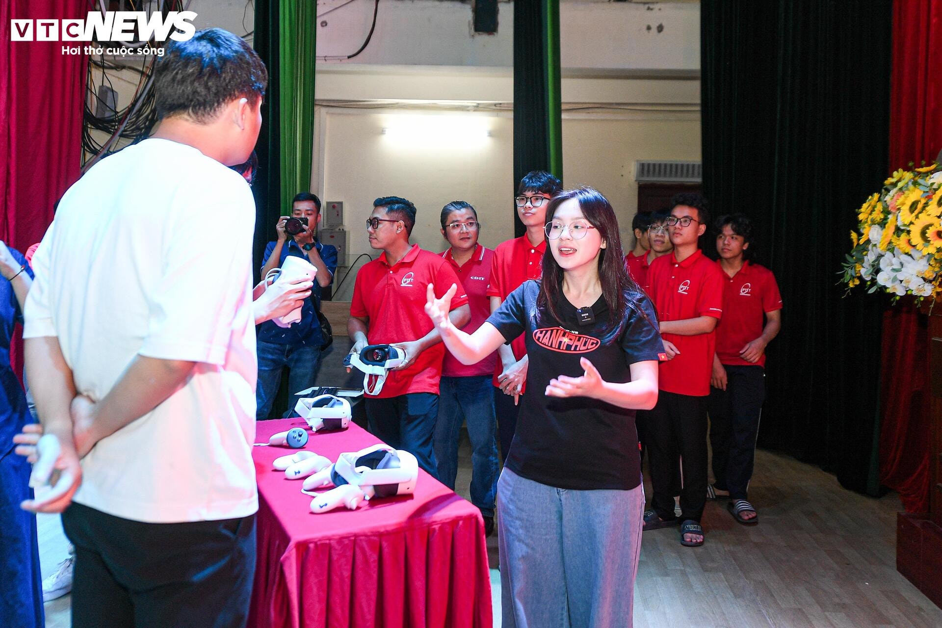 Bùng nổ cảm xúc lần đầu 'xuyên không' về thời khắc Bác Hồ đọc Tuyên ngôn độc lập - 3