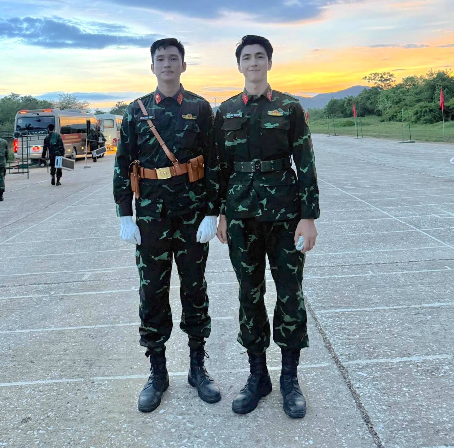 Diễn viên Bình An chia sẻ hinh ảnh chụp cùng Thượng uý Lê Hoàng Hiệp.