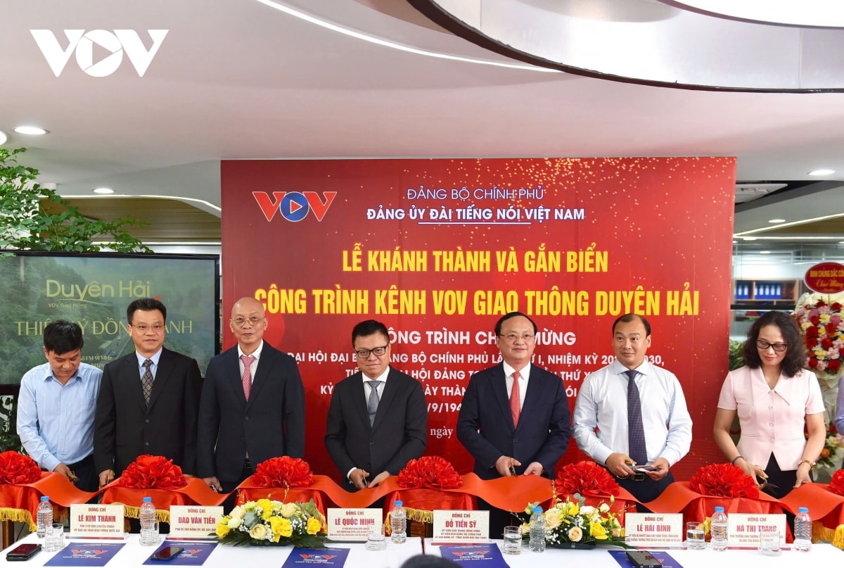 vov giao thong duyen hai Dua song fm den tung con thuyen, tung cung duong ven bien hinh anh 3