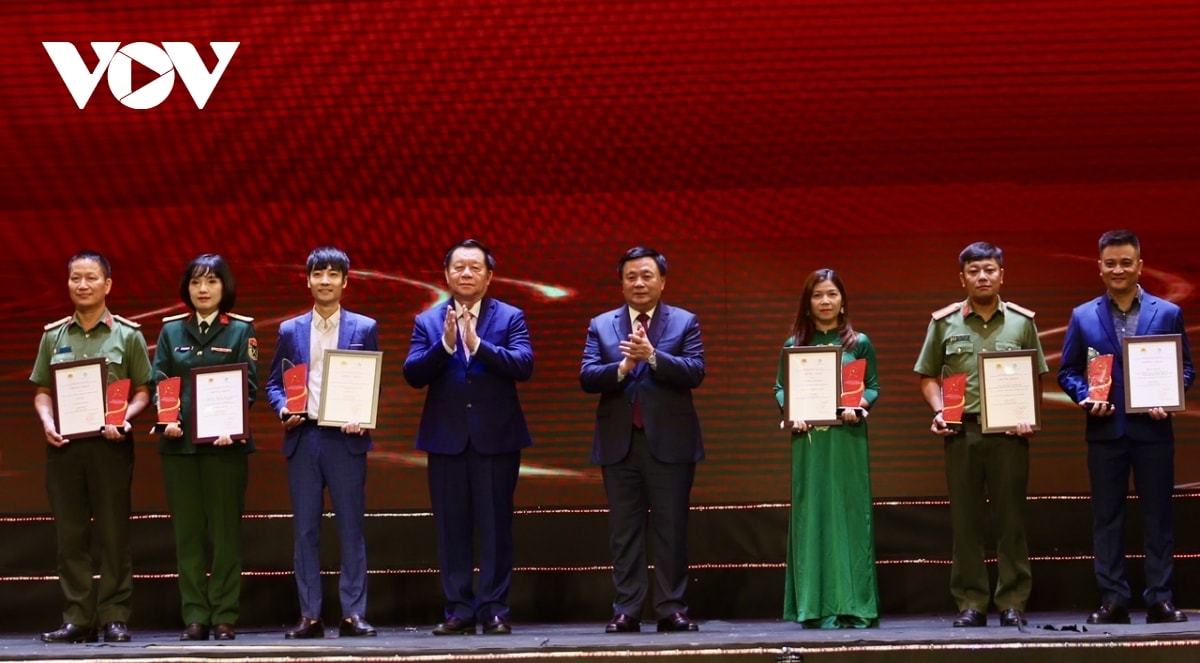 vov giành 2 giải báo chí vì an ninh tổ quốc và bình yên cuộc sống hình ảnh 4 vov gianh 2 giai bao chi vi an ninh to quoc va binh yen cuoc song hinh anh 4