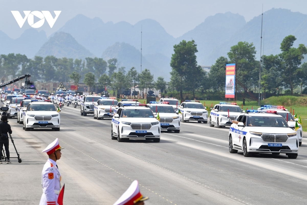 tong hop luyen dieu binh, dieu hanh lan 3 xuat hien khoi xe dac chung moi hinh anh 12