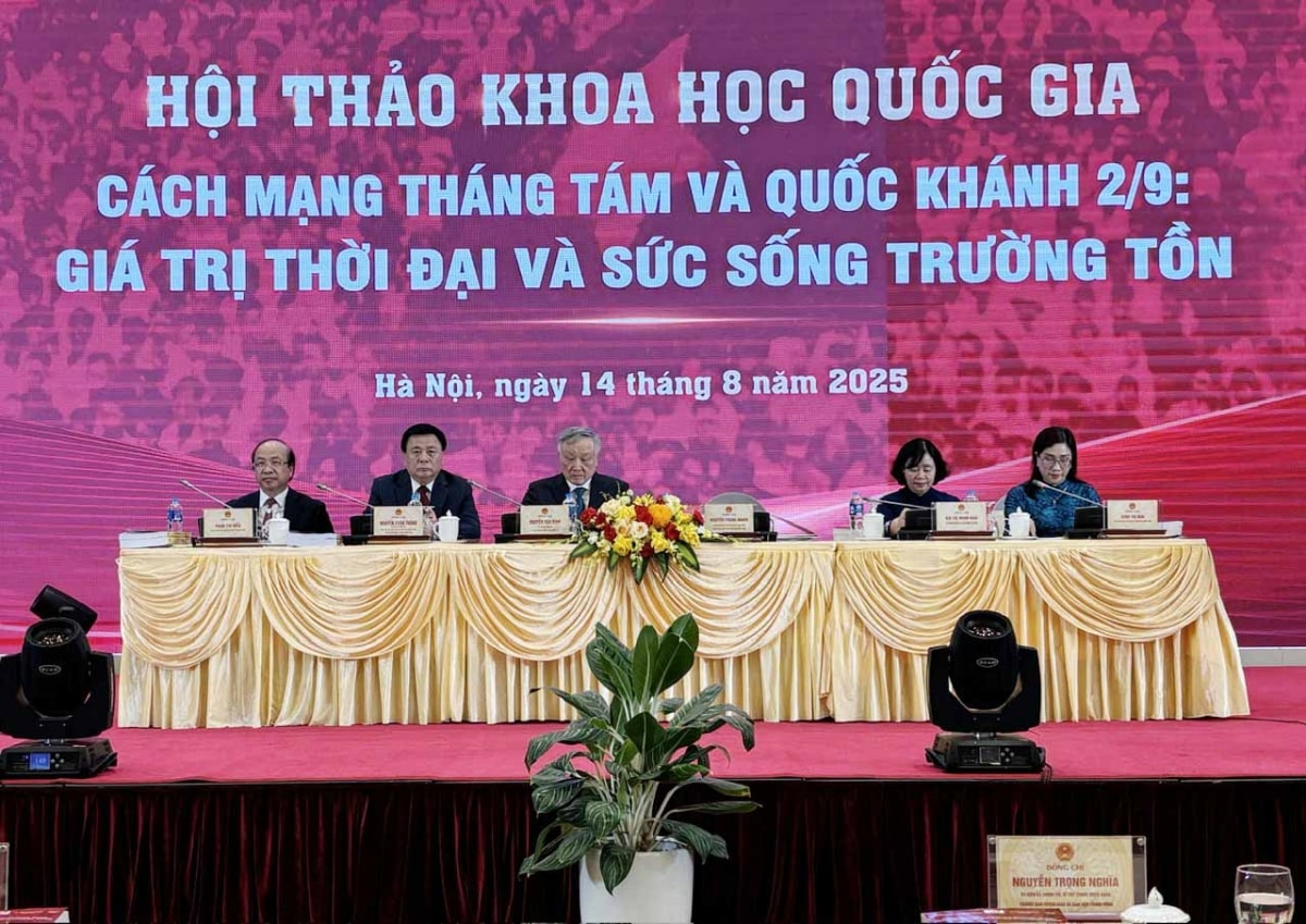 tu anh sang cach mang thang tam, vung tin vao ky tich moi cua dat nuoc hinh anh 1