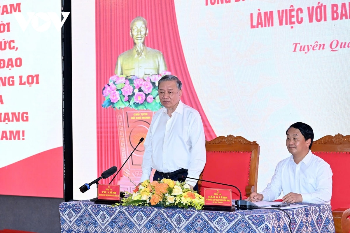 tong bi thu to lam lam viec voi ban thuong vu tinh uy tuyen quang hinh anh 1