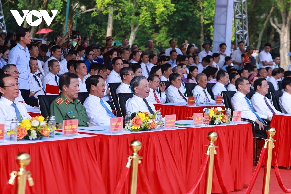 tong bi thu to lam lam viec voi ban thuong vu tinh uy tuyen quang hinh anh 3