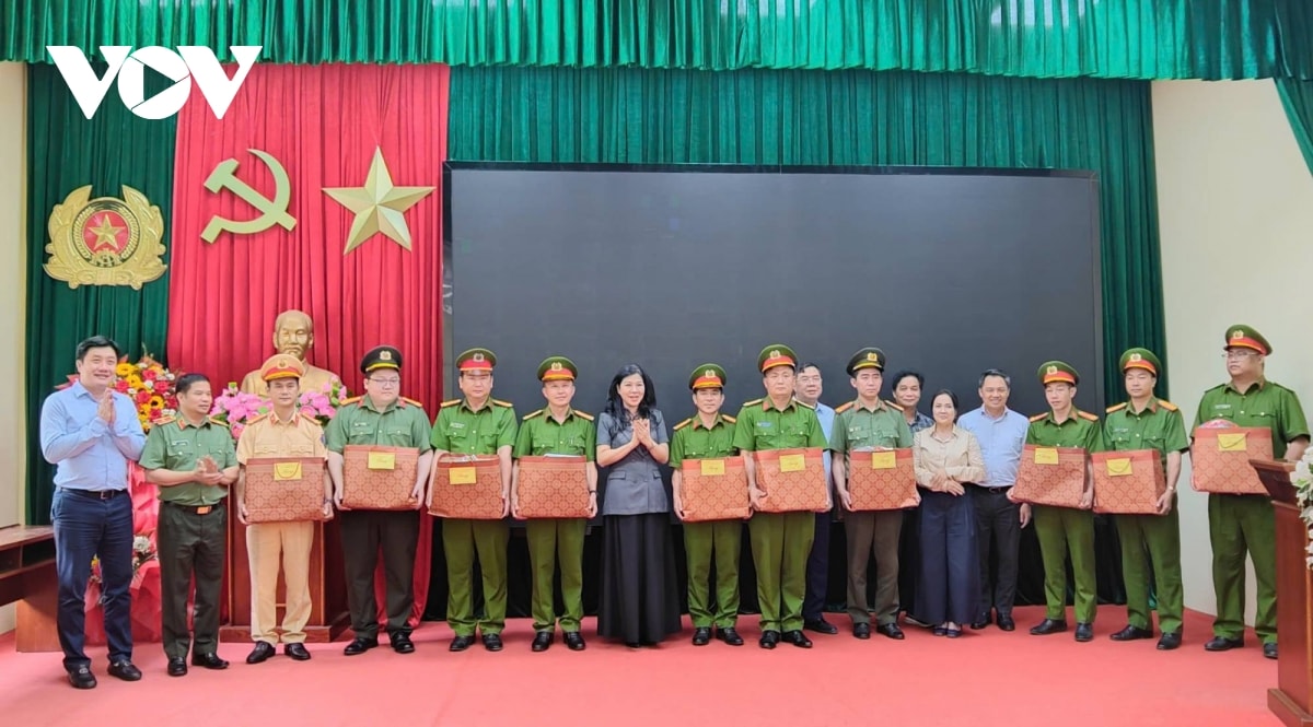 phu nhan tong bi thu tham, tang qua tai tinh son la hinh anh 3