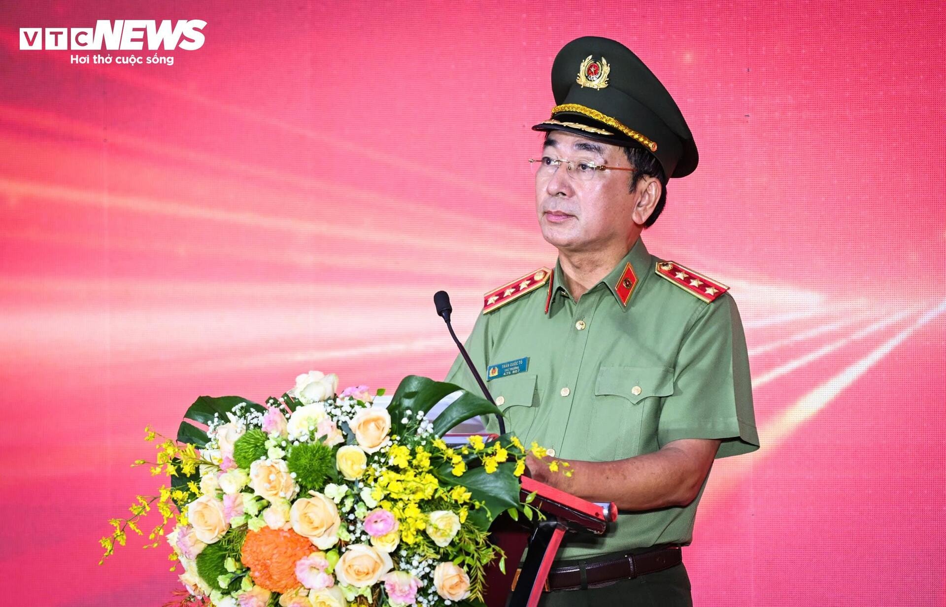 Nghìn người mặc áo cờ đỏ sao vàng đi bộ vì Việt Nam đoàn kết, hùng cường - 7